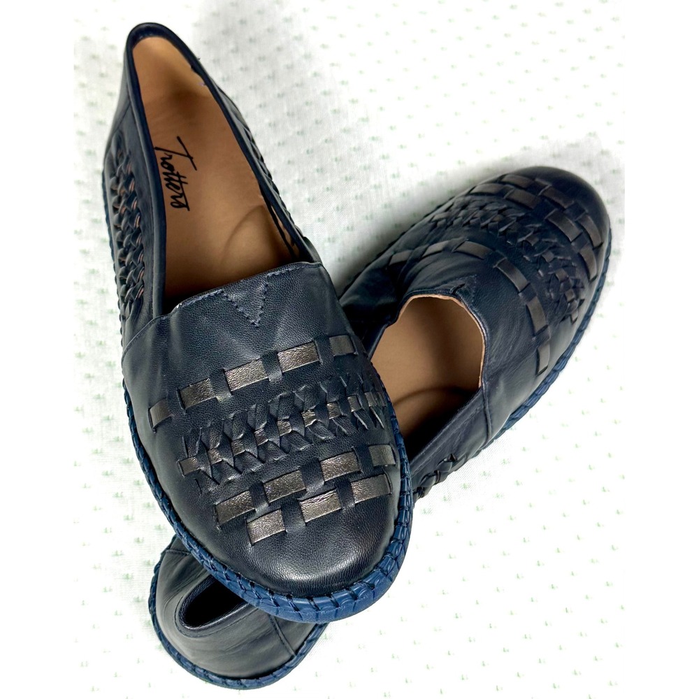 8 wide Trotters Navy Blue Leather Woven Braided Slip On Loafers Shoes T2209-449